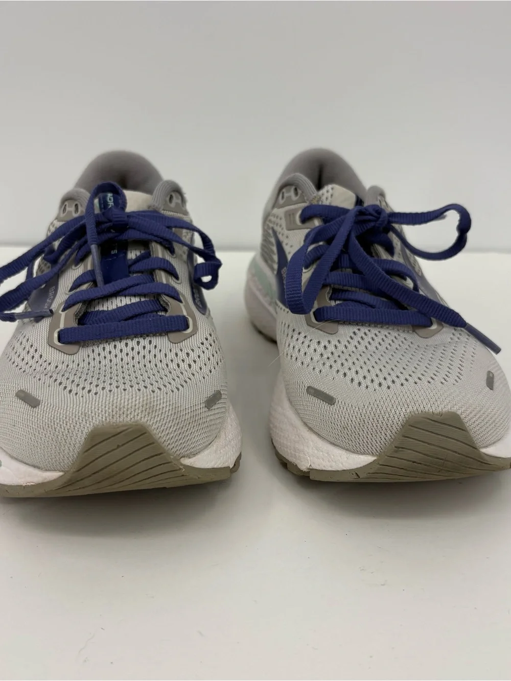 Brooks Adrenaline GTS 22 Running Shoes in Gray Women’s Size 7